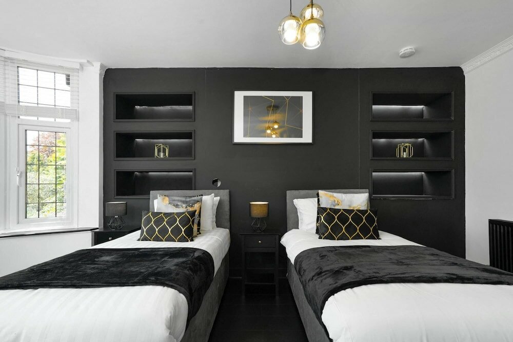 Фото Luxury Designer Mansion in West Midlands Countryside