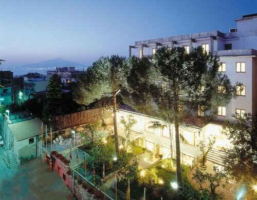 Внешний вид отеля Hotel Zi Teresa в Сорренто, фото 3