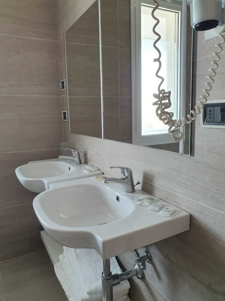 Фото Hotel Esplanade