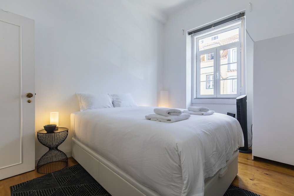 Фото Sunny & Quiet Lisbon Apartment