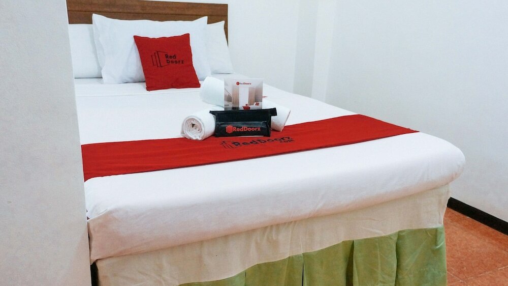 Фото RedDoorz @ Humayhumay Road Lapulapu