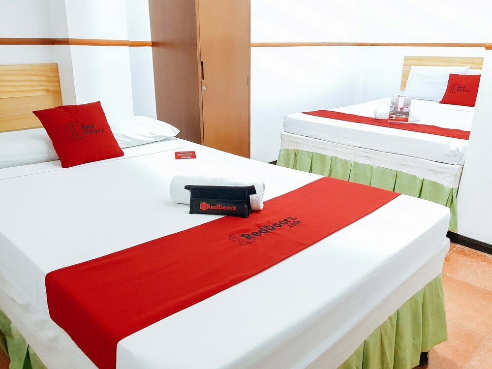 Фото RedDoorz @ Humayhumay Road Lapulapu