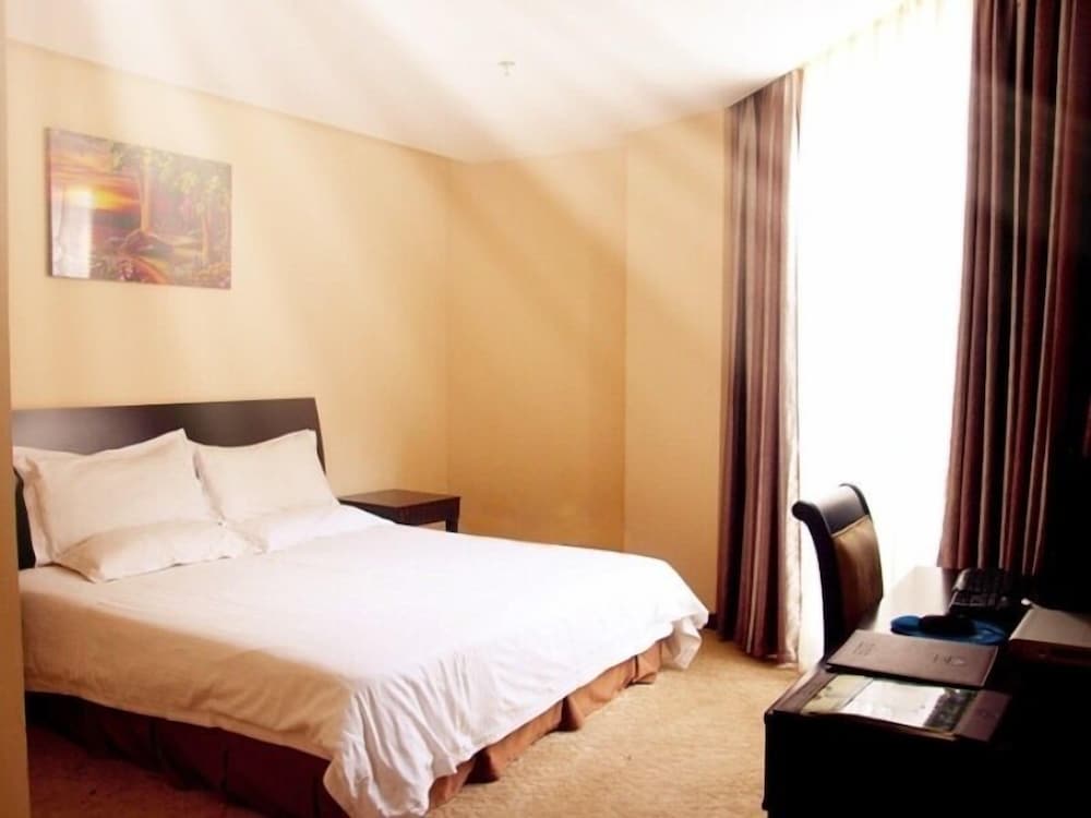 Фото Greentree Inn Suzhou Taicang Baolong Square Express Hotel