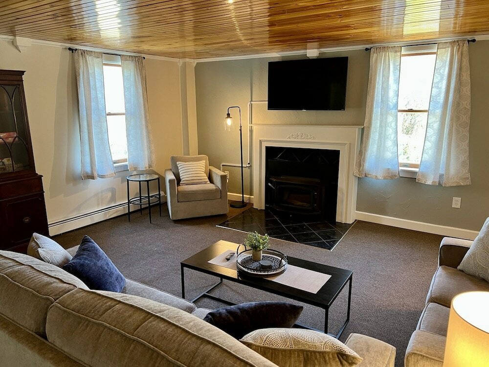 Фото Valcour Inn & Boathouse