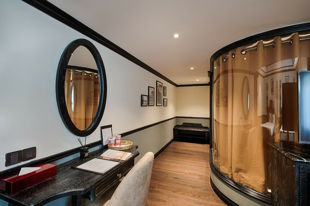 Фото Monarque Hotel