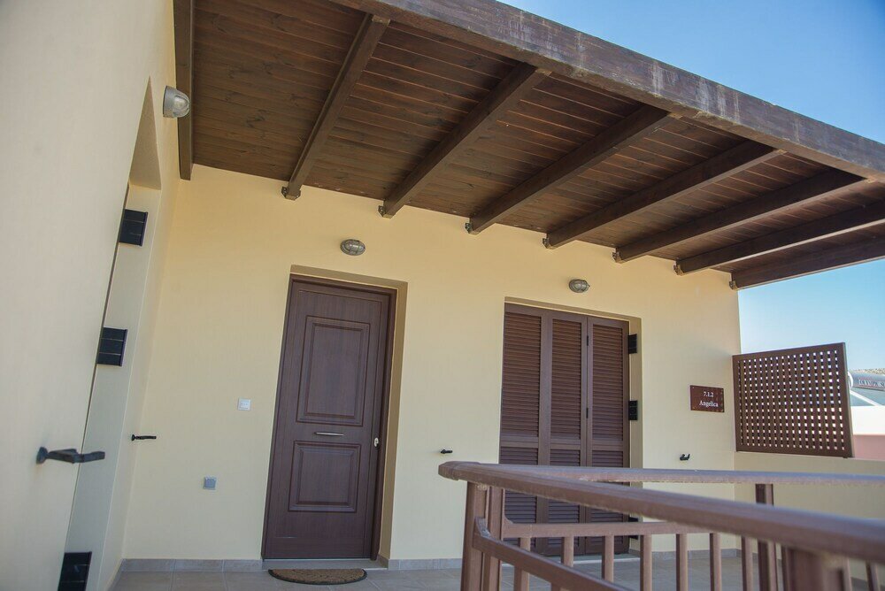 Фото Angelica-Sea & Mountain View at a Sunny Retreat