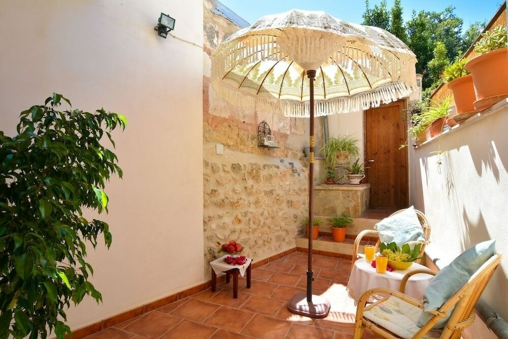 Фото Mallorca traditional village townhouse