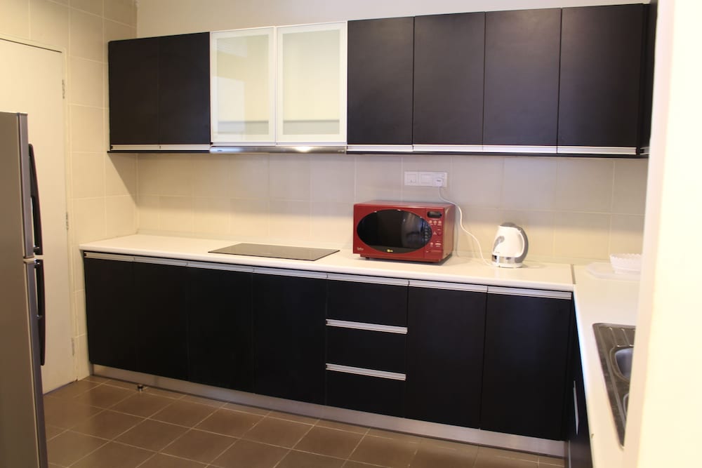Фото Peaceful Service Suites at Taragon Puteri Bintang