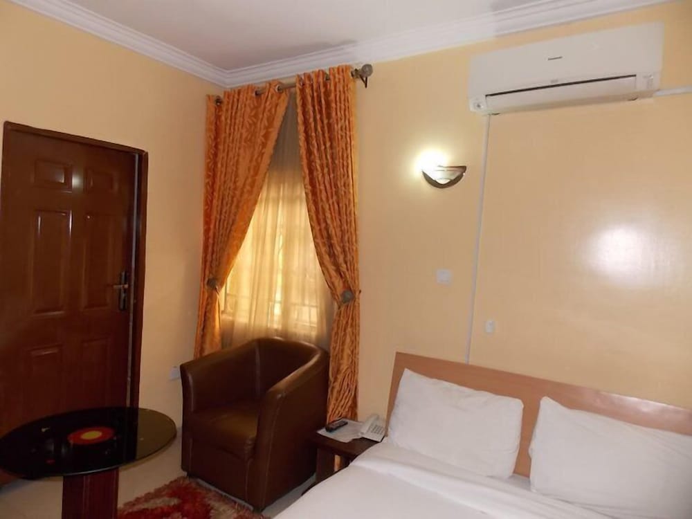 Фото Marvel Hotel & Suites