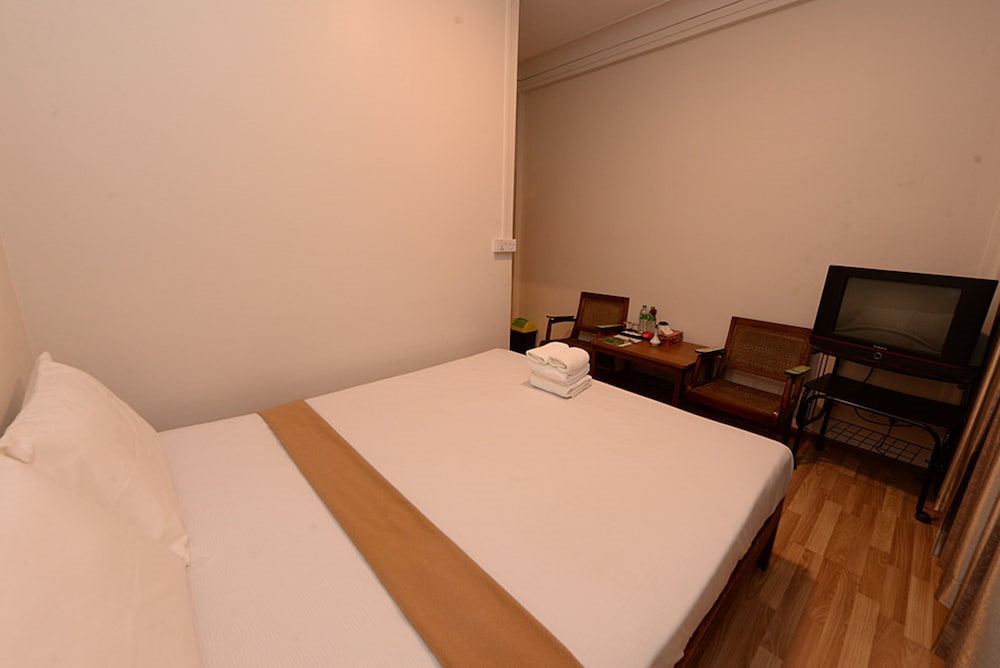 Фото Min Nandar Garden Hotel