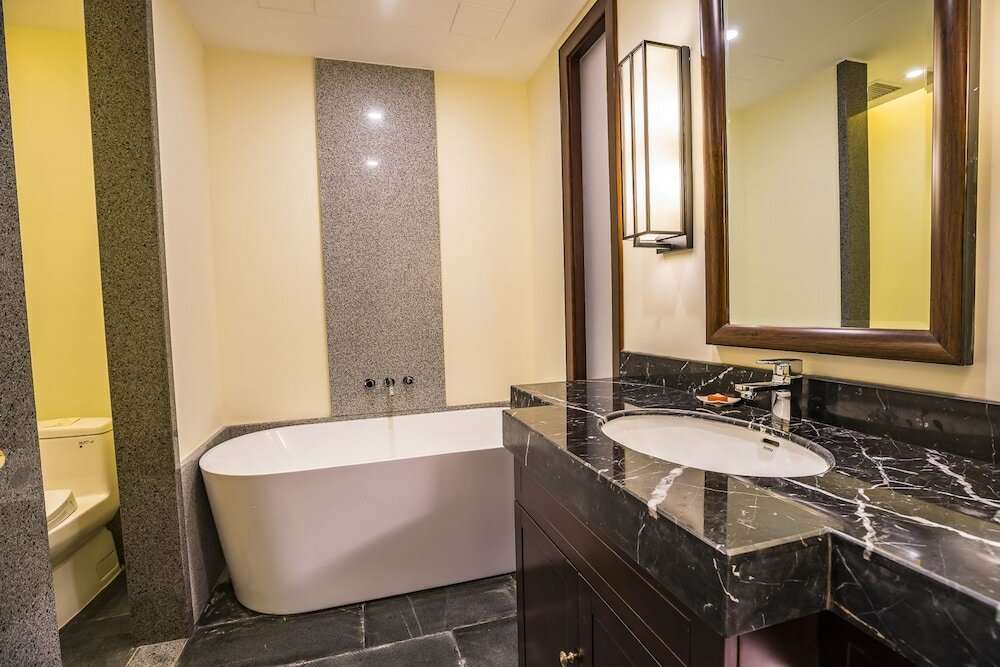 Фото Graceland Garden Court Hotel