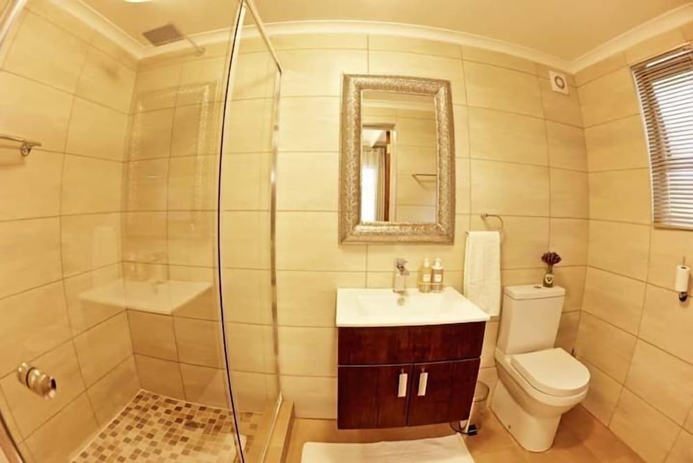 Фото Lavenders At Constantia Guest