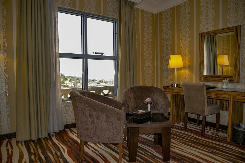 Фото Crown Town Hotel