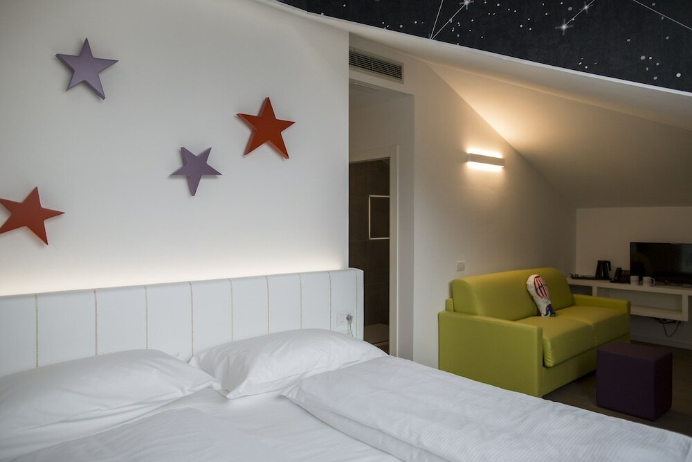 Фото Holiday IV Gardan