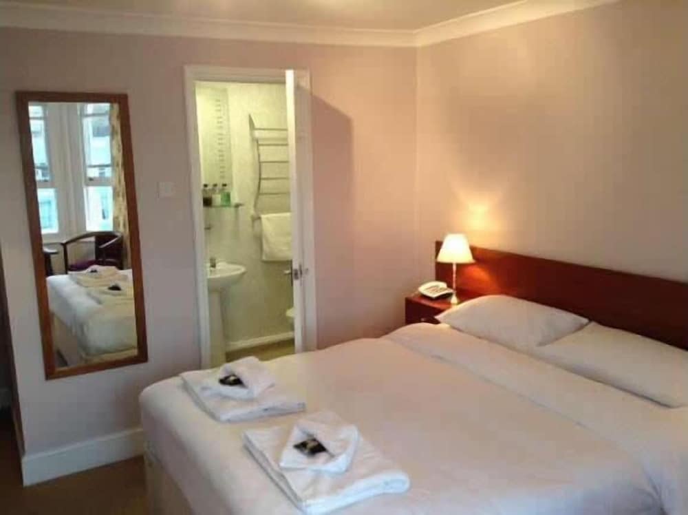 Фото Ambassador Hotel