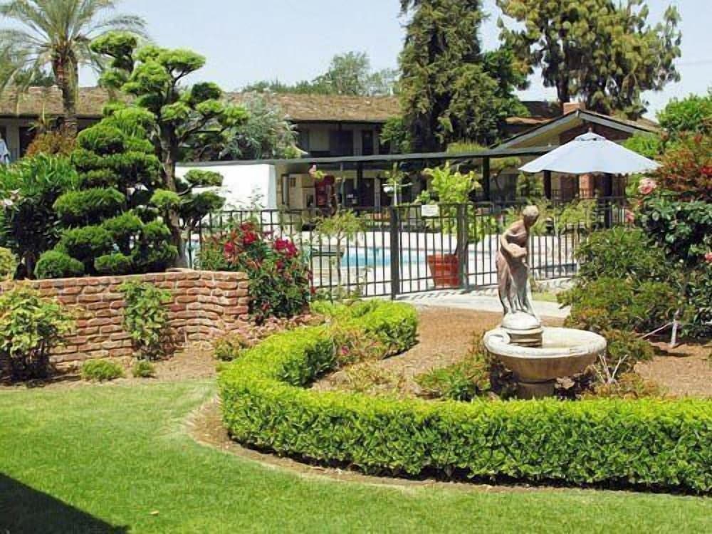 Фото Lamp Liter Inn