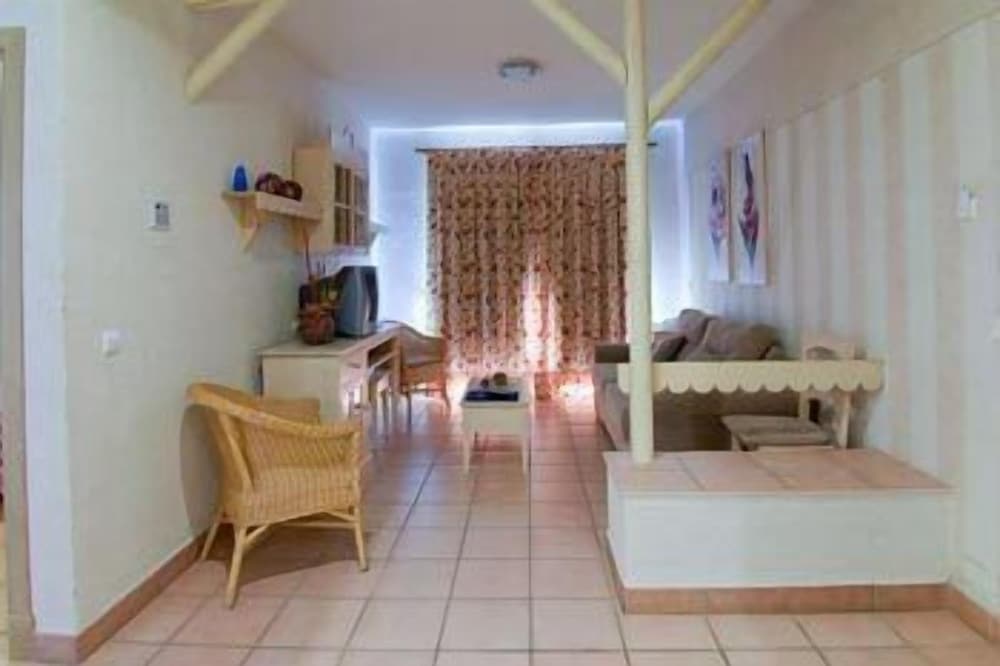 Фото Aparthotel La Espadaña