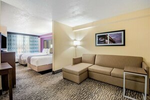 Гостиница La Quinta Inn & Suites by Wyndham Newark - Elkton