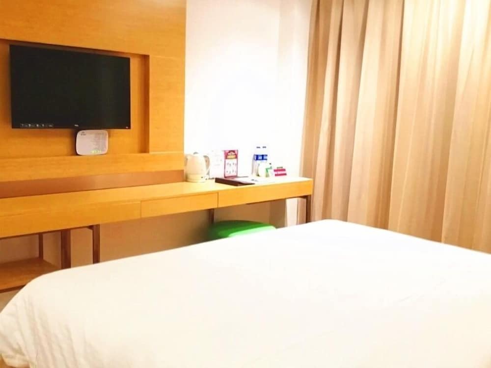 Фото Greentree Inn Jingan Xinzha Road