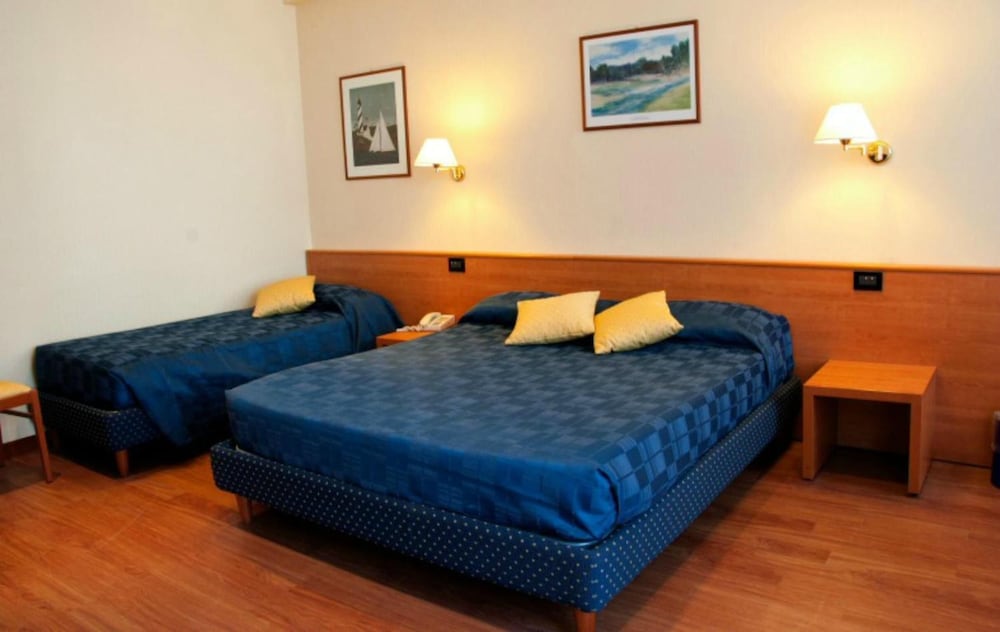 Фото Hotel Touring Falconara Marittima