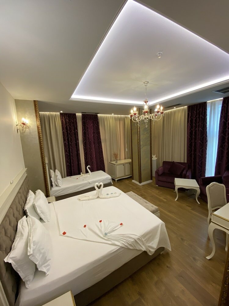 Фото The Red Bricks Hotel