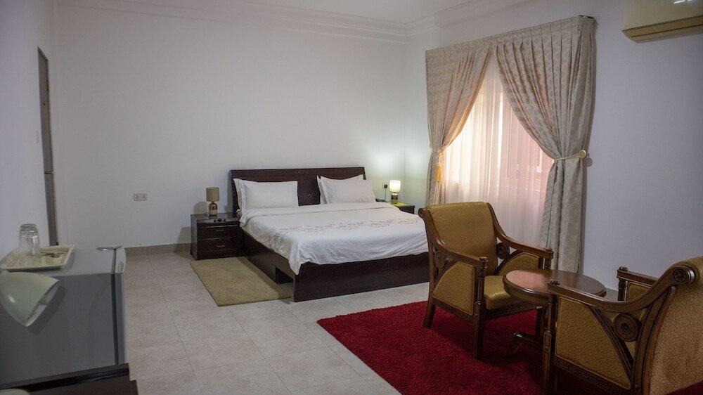 Фото His Majesty's Hotel and Apartments