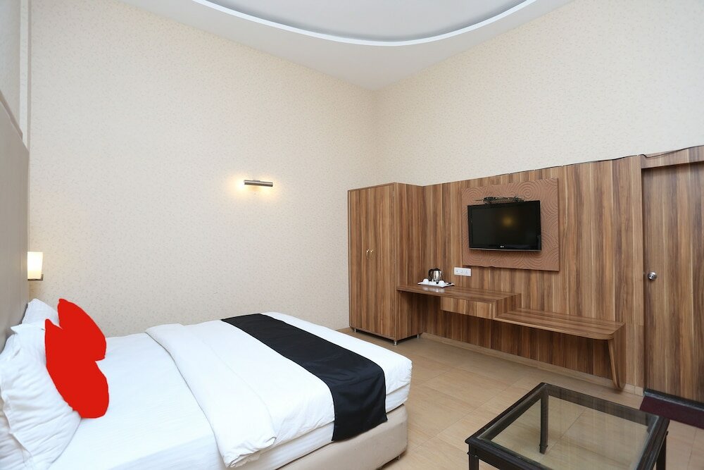 Фото Capital O 45308 Hotel Highway