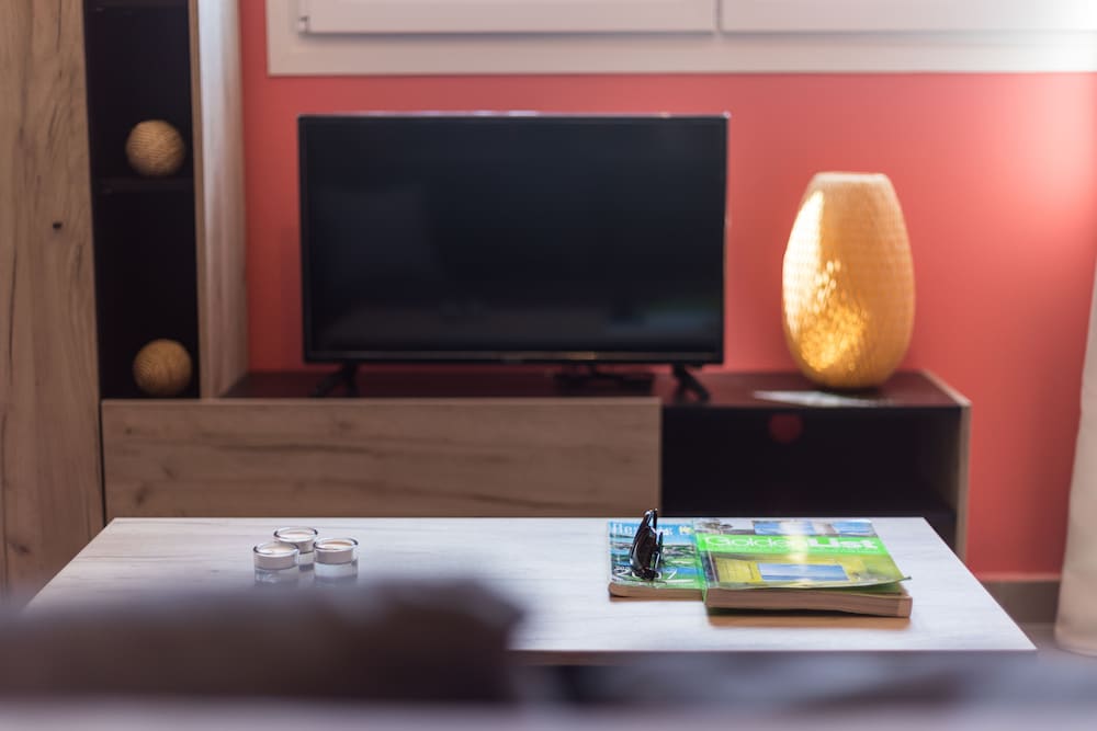 Фото Local Hostel & Suites