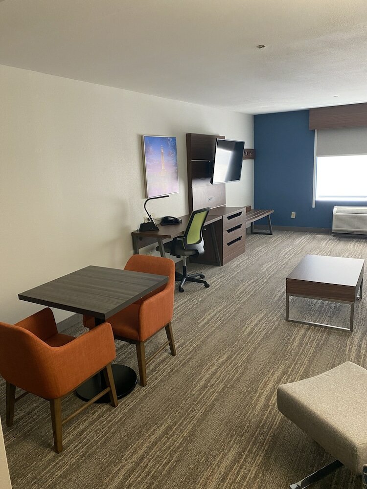 Фото Wingate by Wyndham Lafayette Airport