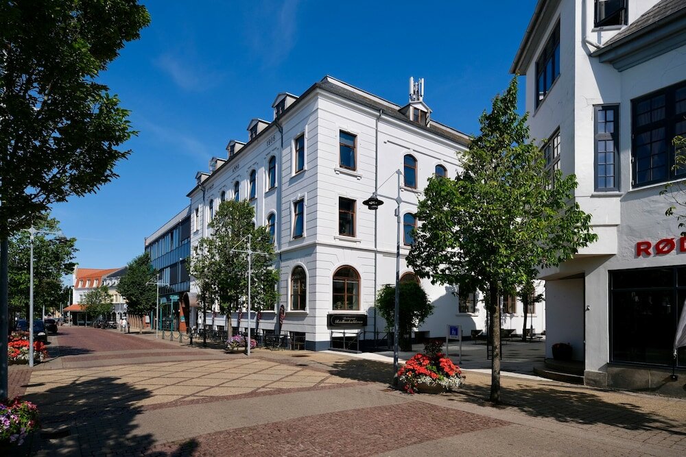 Фото отеля 1