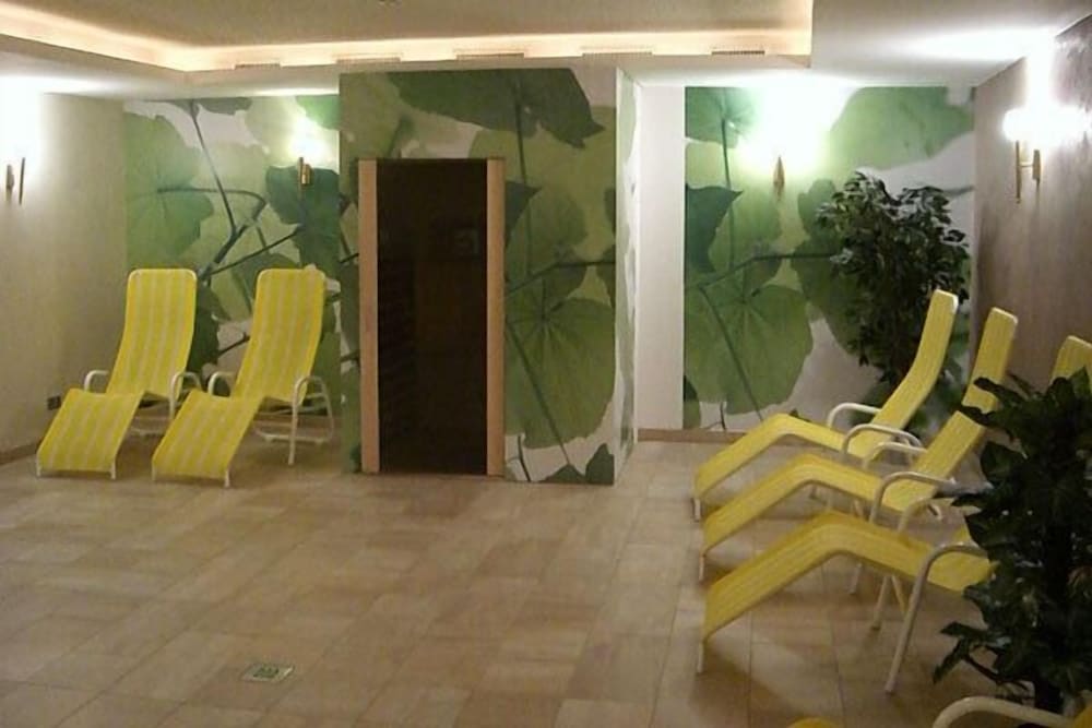 Фото Hotel Braeuwirt