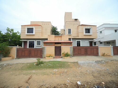 Oyo 15517 Kms House
