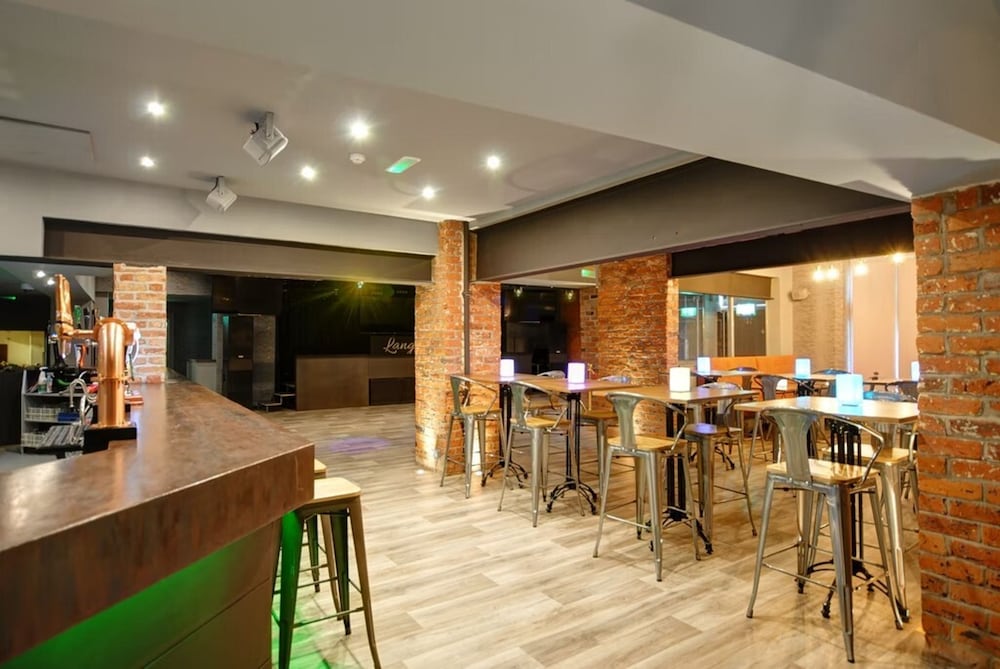 Фото The Royal Hotel Crewe