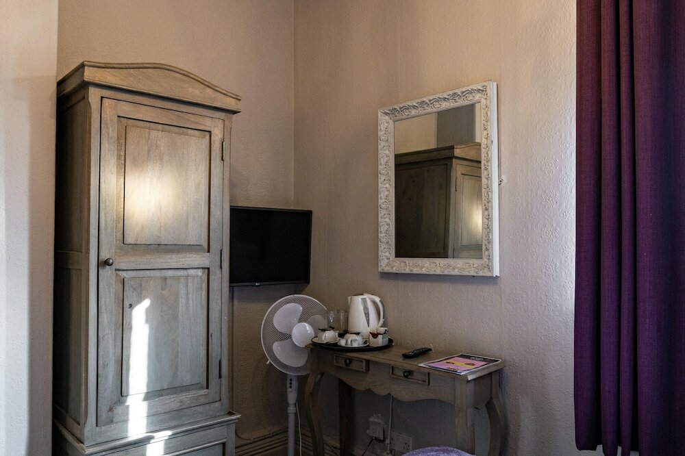 Фото The Royal Hotel Crewe