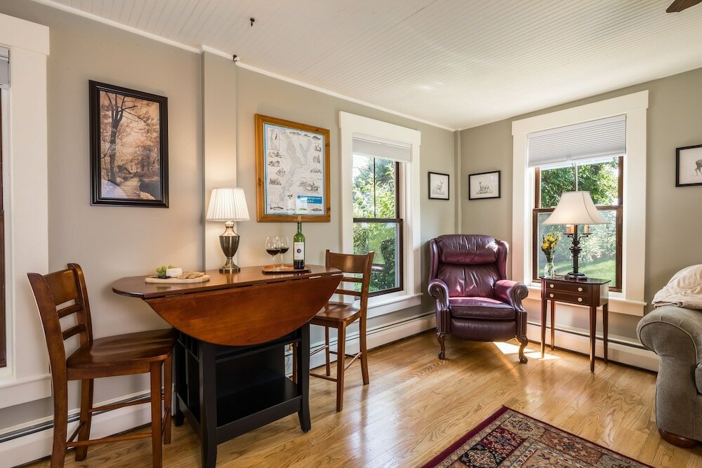 Фото The Lake House at Ferry Point