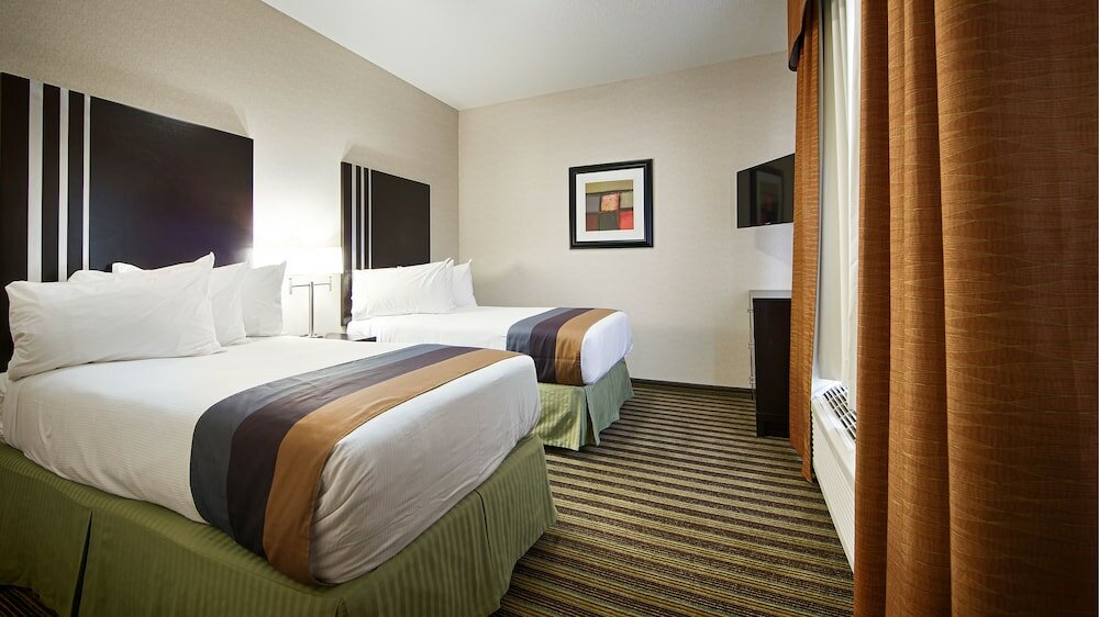 Фото Best Western Wainwright Inn & Suites