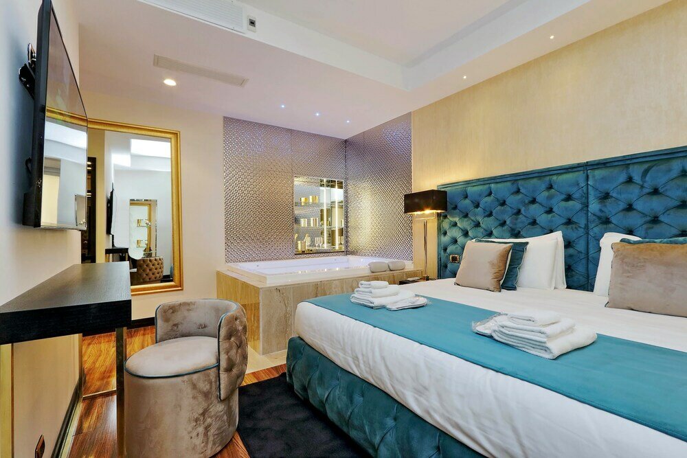 Фото Trevi Diamond Luxury Suite & Jacuzzi