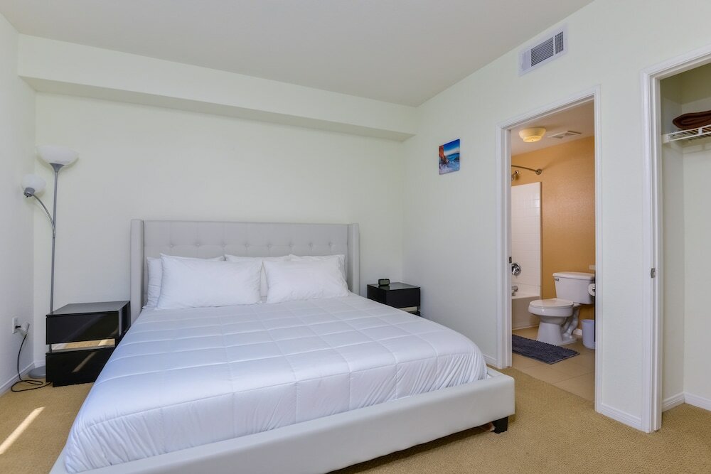 Фото Pelicanstay in Downtown San Diego