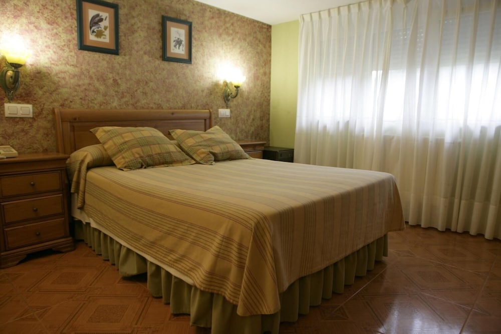 Фото Hotel Azpiazu