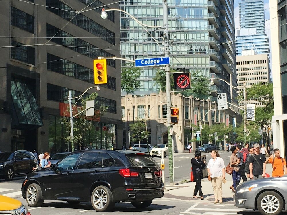 Фото Altitude Suites Bay Street by Teristo Group