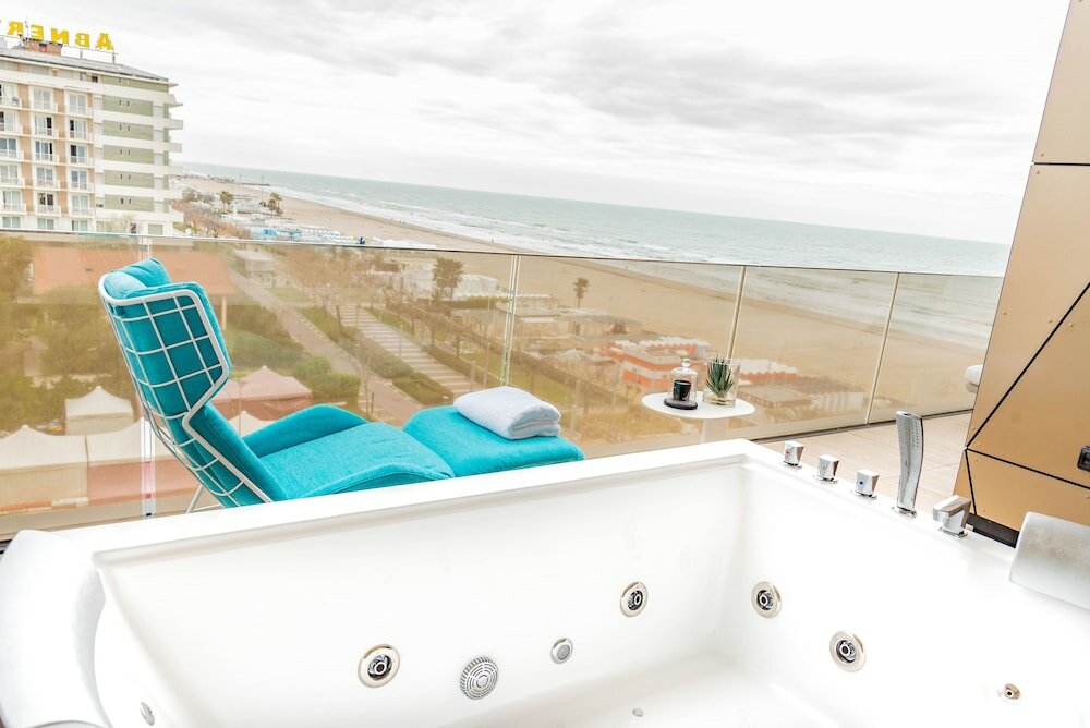 Фото The Promenade Luxury Wellness Hotel