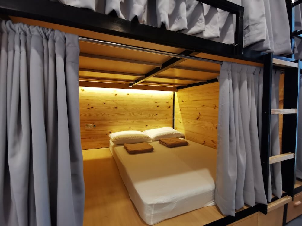 Hotel Murals Sleepbox Capsule Hostel - Adults Only, Cebu, photo