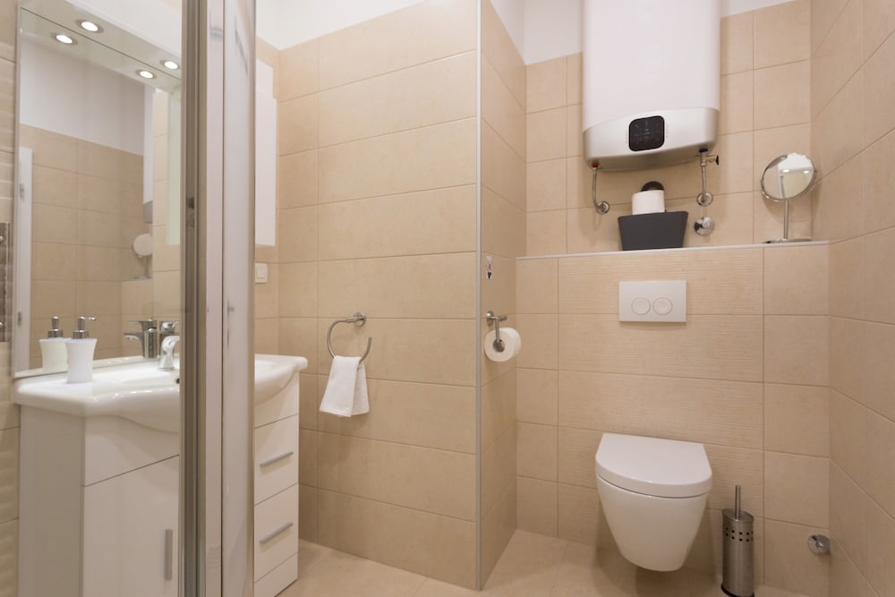 Фото Bright and Spacious Apartment in the City Center!