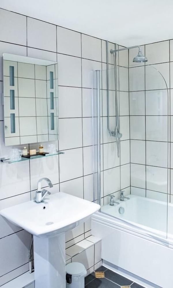 Фото Henley Hotel