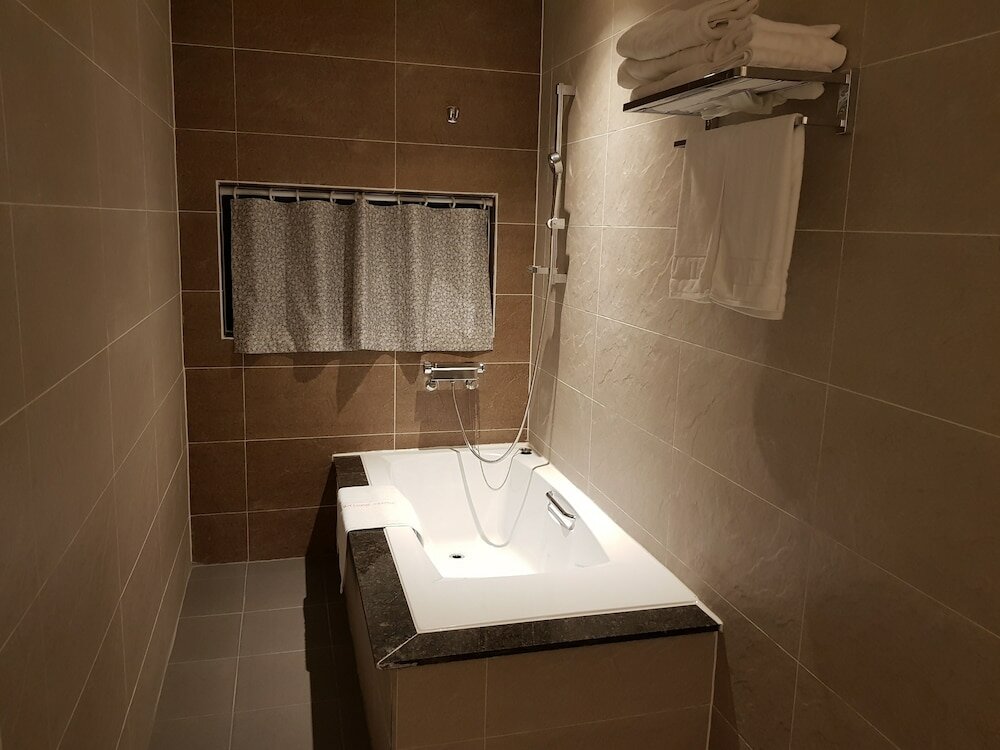 Фото Suntree Hotel