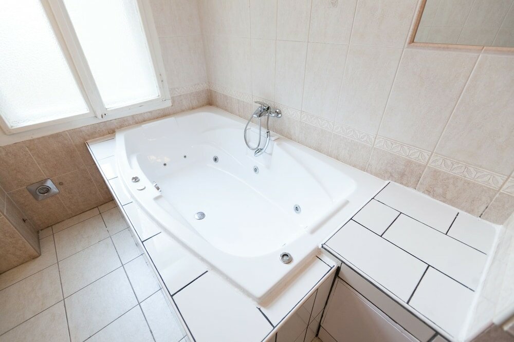 Фото Colorful Ernesto IV