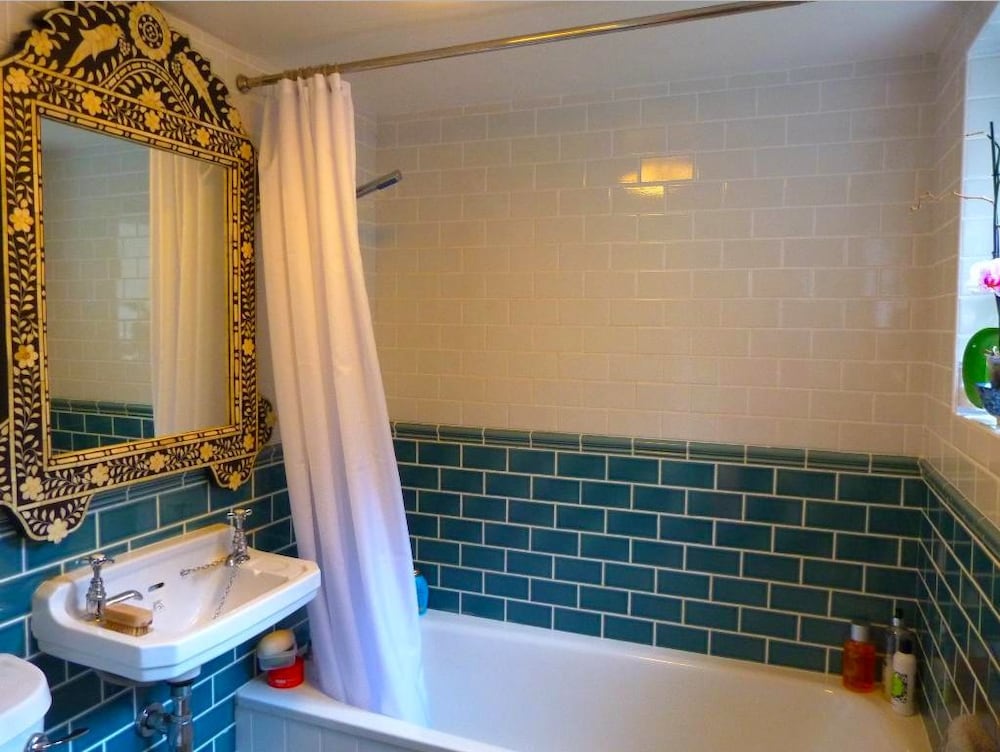 Фото The Cottage Next Door