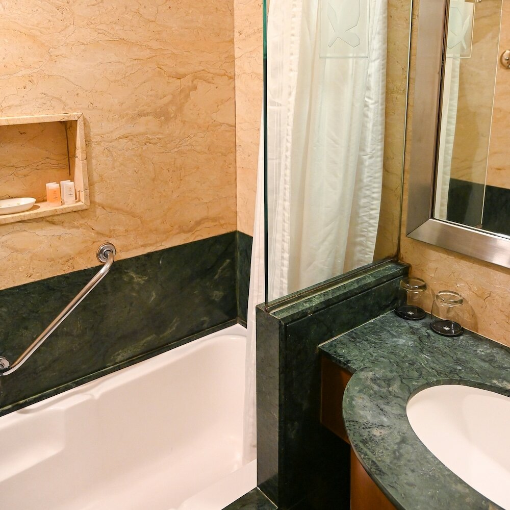 Фото The Shalimar Hotel