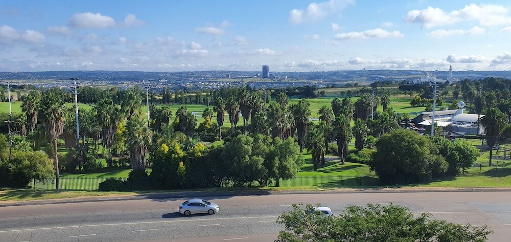 Фото Holiday Inn Express Sandton Woodmead, an Ihg Hotel