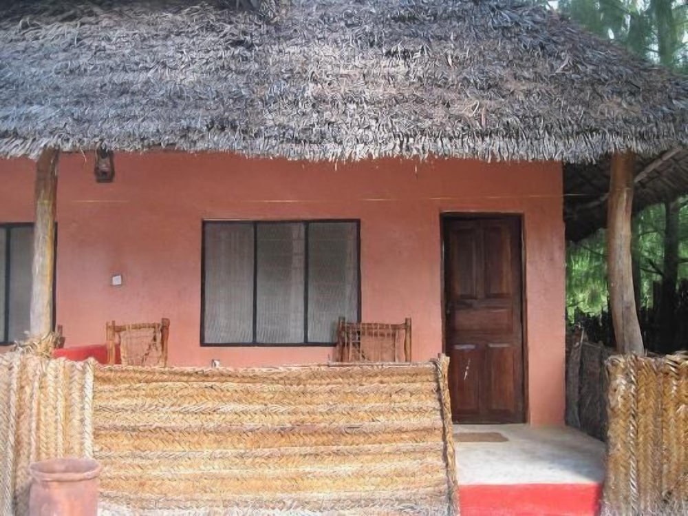 Фото Twisted Palms Lodge & Restaurant